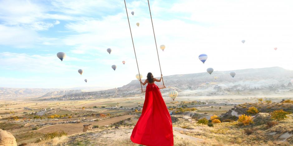 Kapadokya'da turistlerin yeni tutkusu "vinçte salıncak"